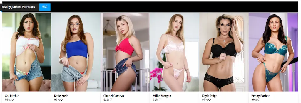Le star femminili di Reality Junkies 2025, tra cui Gal Ritchie, Katie Kush, Chanel Camryn, Millie Morgan, Kayla Paige e Penny Barber, in una galleria dedicata a storie hot quotidiane e attori porno realistici nello stile di Reality Kings 2025.
