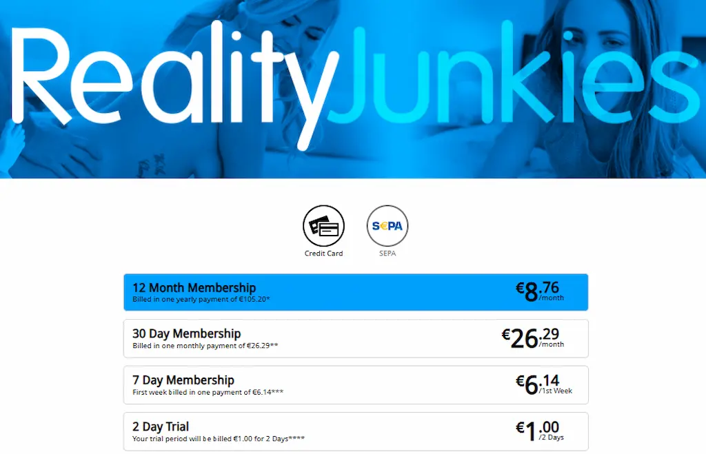 Tabella abbonamenti Reality Junkies 2025 con prova a 1€, settimanale, mensile e annuale per accedere a storie hot quotidiane, serie Reality Kings 2025 e attori porno realistici.
